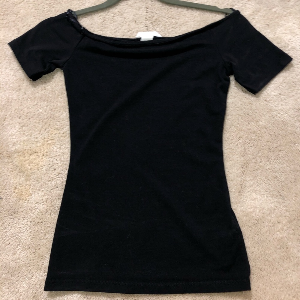 Off the shoulder short sleeve top